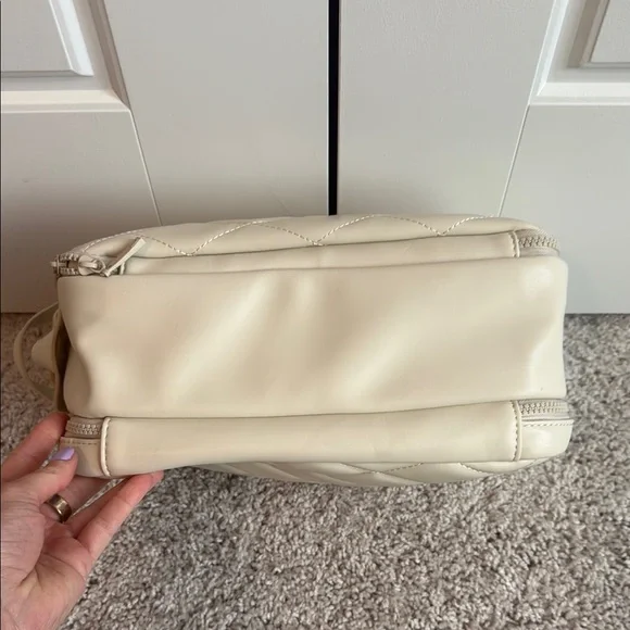 Buffbunny Quilted Cosmetic Case - Picture 5 of 11